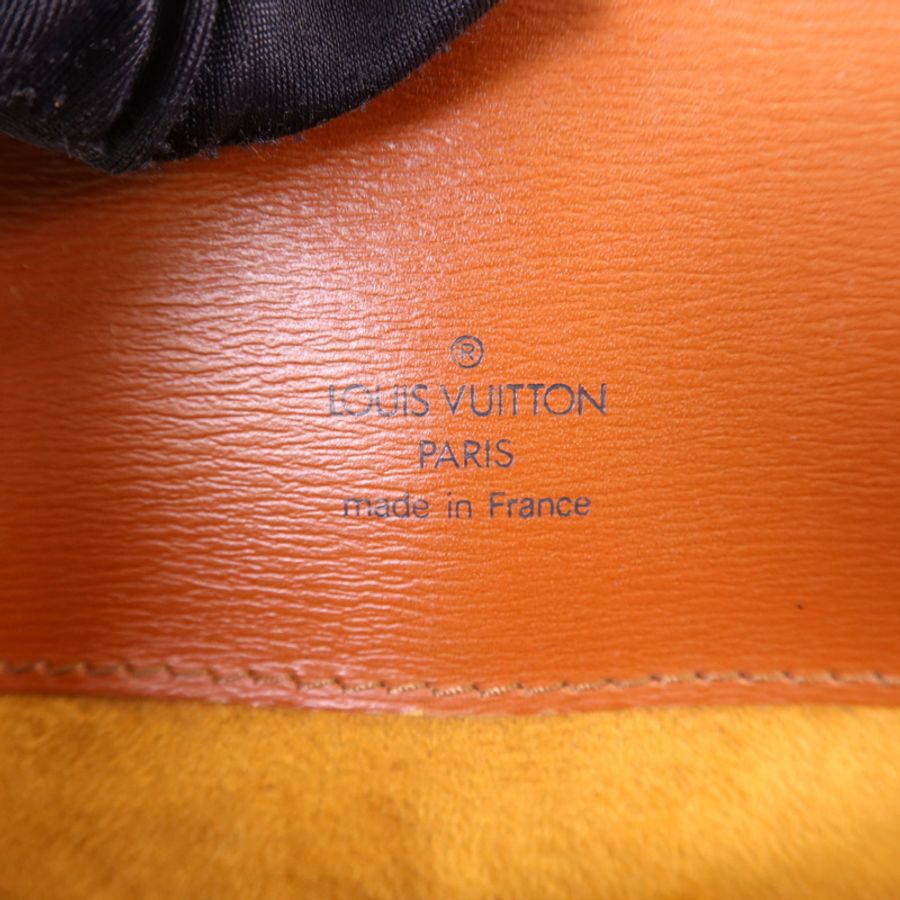 LOUIS VUITTON Epi Cluny金扣肩背袋-6