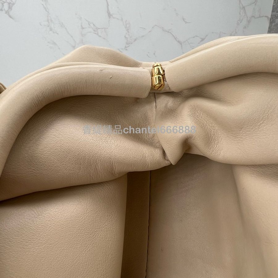 💗香緹國際精品💗 692 ☁️BV雲朵包☁️ 小牛皮 淺卡其色-4