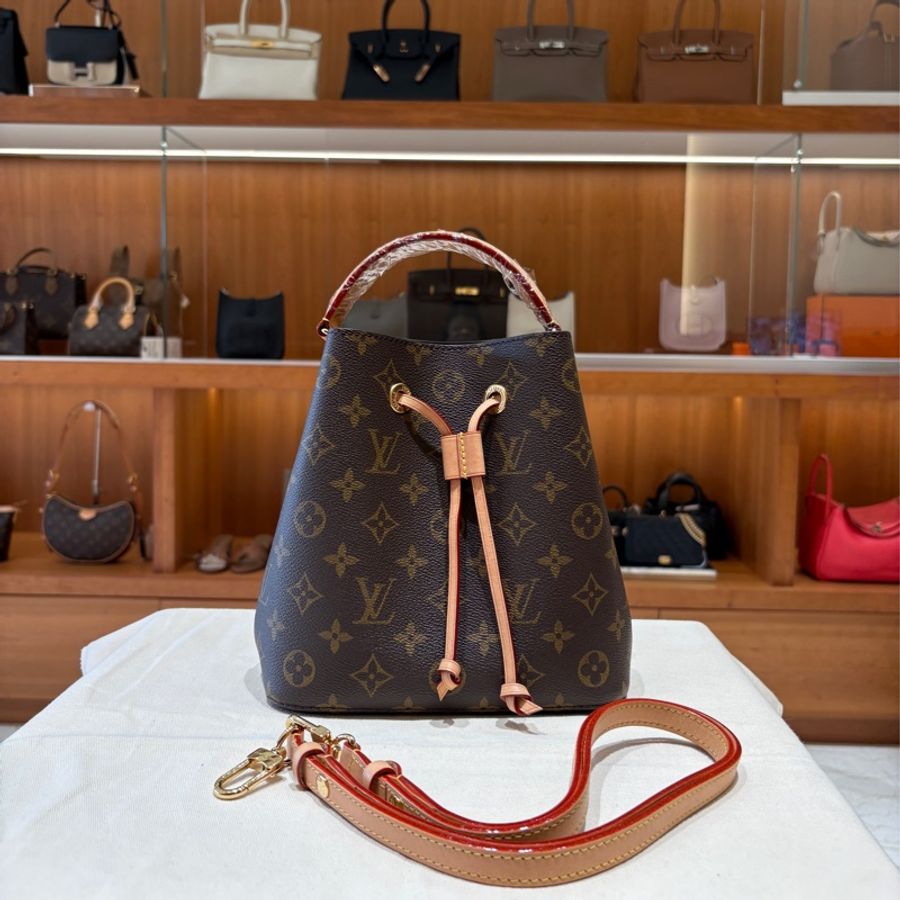 【氣質穿搭首選】LV Néonoé BB Mini 迷你老花水桶包|經典Monogram+粉嫩皮飾|實用輕巧人氣王-0