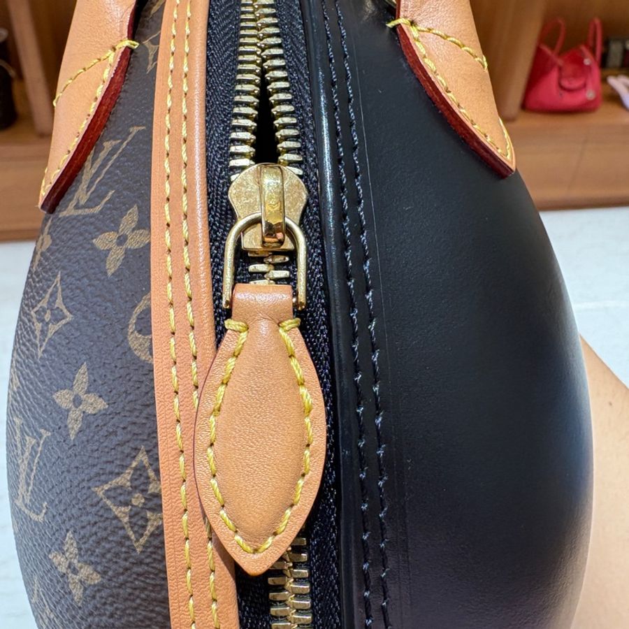 【LV 經典老花 × 限量藝術品】Louis Vuitton Monogram Egg Bag 恐龍蛋手提包|立體雕塑感設計|限量稀有收藏款-8
