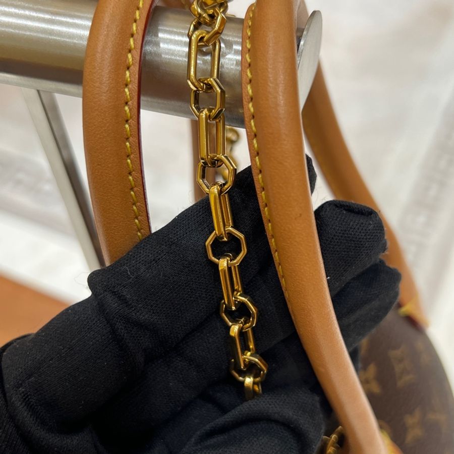 【LV 經典老花 × 限量藝術品】Louis Vuitton Monogram Egg Bag 恐龍蛋手提包|立體雕塑感設計|限量稀有收藏款-6