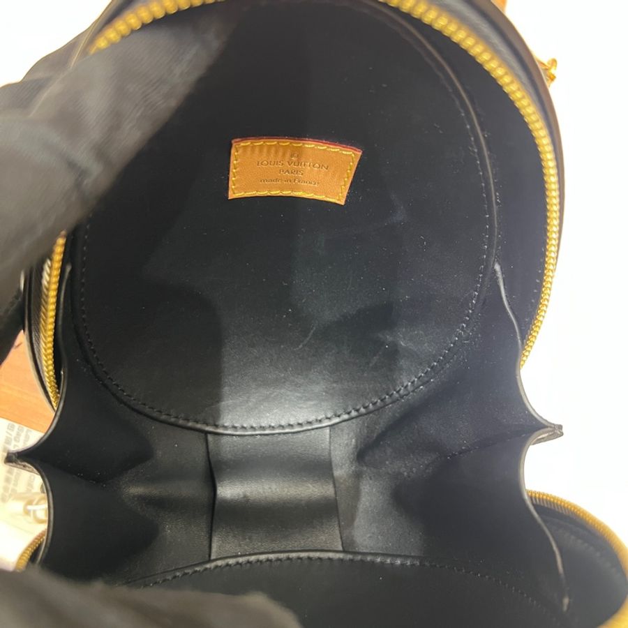 【LV 經典老花 × 限量藝術品】Louis Vuitton Monogram Egg Bag 恐龍蛋手提包|立體雕塑感設計|限量稀有收藏款-12
