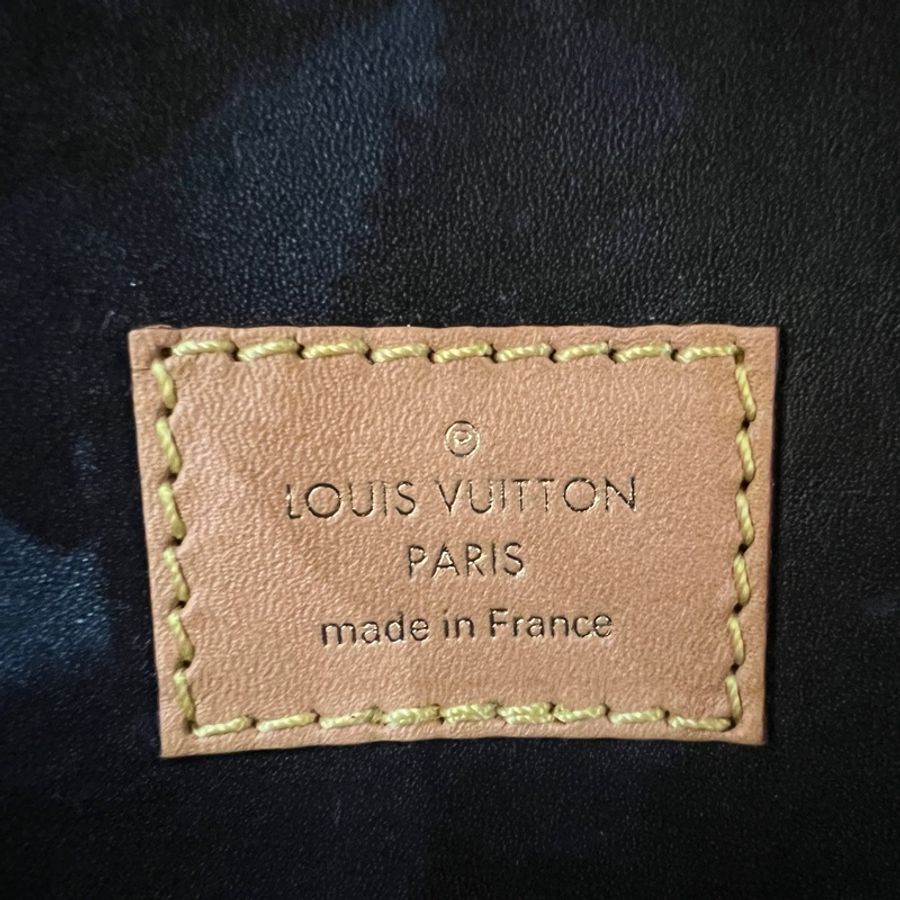 【LV 經典老花 × 限量藝術品】Louis Vuitton Monogram Egg Bag 恐龍蛋手提包|立體雕塑感設計|限量稀有收藏款-13