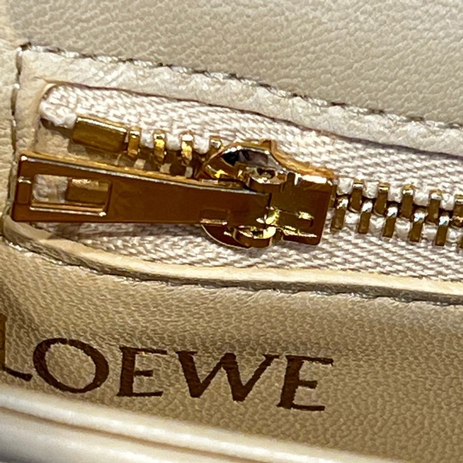 Loewe 米黃羊皮Goya Puffer金釦肩斜背包-11