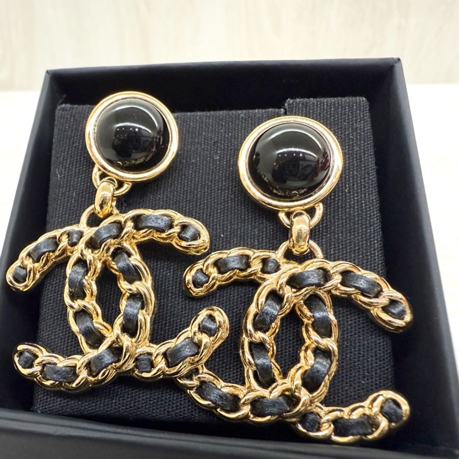 CHANEL黑金19系列墜飾雙C耳環-2
