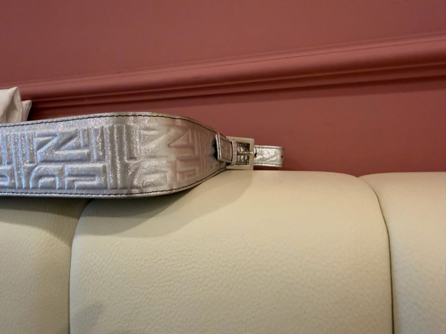 FENDI 絕版立體壓紋 Baguette 法棍包 - 金屬銀色 肩背包-11