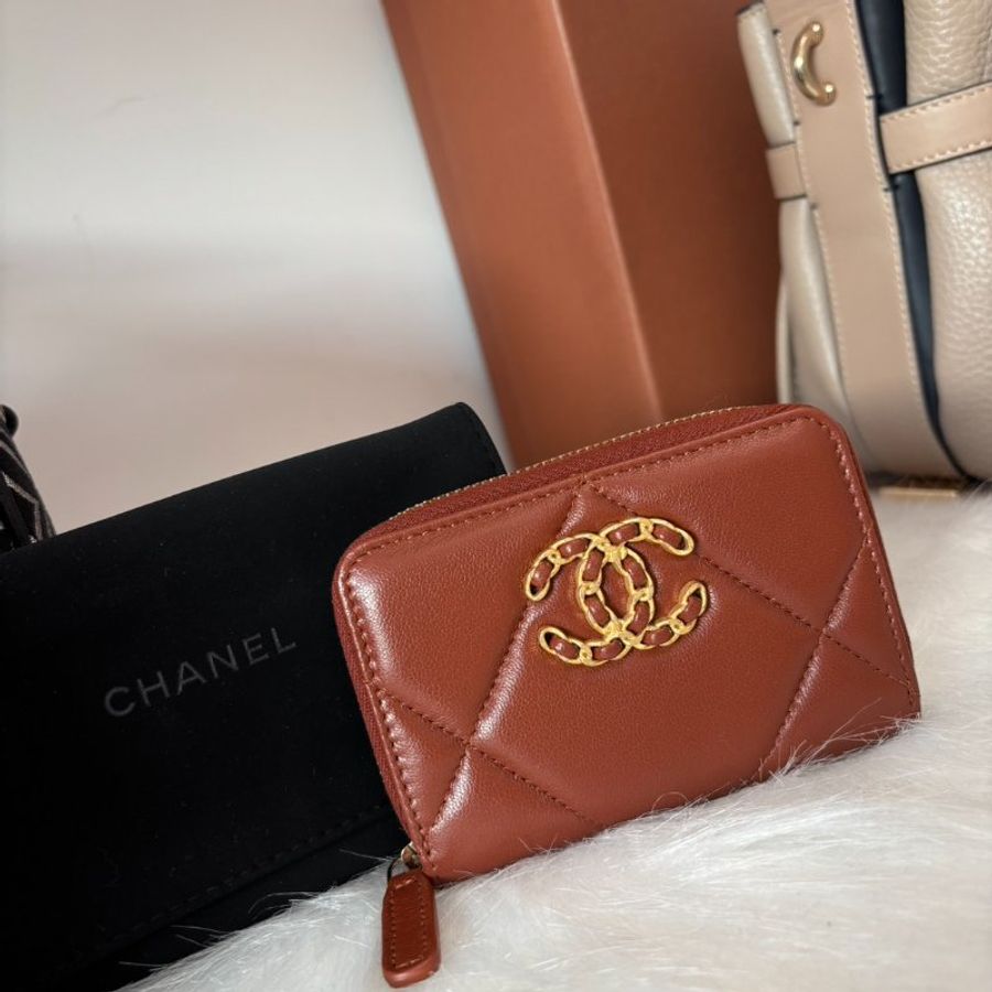 {全新未使用✨超美棕色🤎}CHANEL 19 菱格紋小羊皮拉鍊零錢包-0