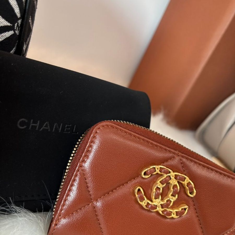 {全新未使用✨超美棕色🤎}CHANEL 19 菱格紋小羊皮拉鍊零錢包-2