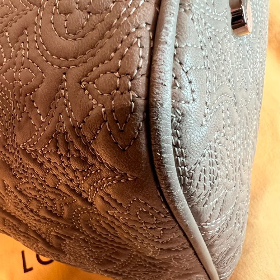 【春賞八折特價 】 Louis Vuitton Monogram Antheia Ixia GM 灰色安緹雅系列柔美刺繡小羊皮托特/旅行包-13