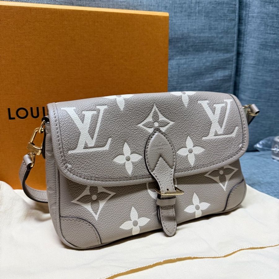 LV Diane 法棍包斑鳩灰 M46583 二手近全新(不附寬背帶)-0