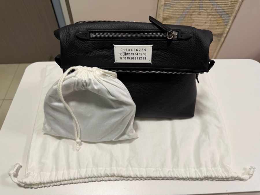 Maison Margiela 黑色皮革斜挎包 SB1WG0003-P4746 Soft 5AC on-body bag-10