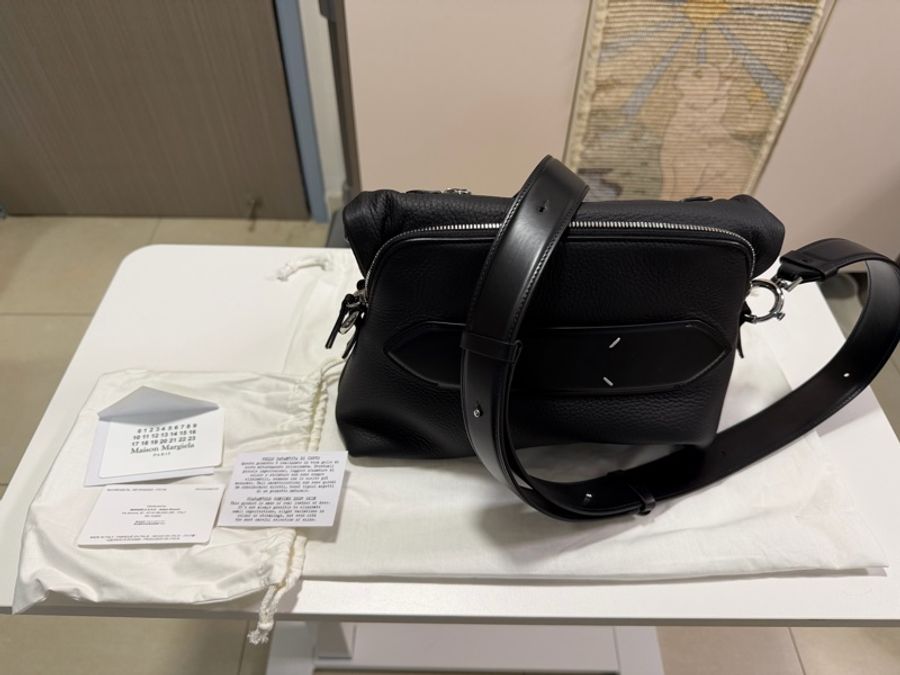 Maison Margiela 黑色皮革斜挎包 SB1WG0003-P4746 Soft 5AC on-body bag-14