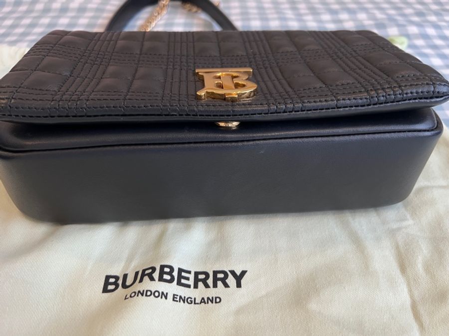 Burberry Lola 絎縫金色TB Logo斜背包-3