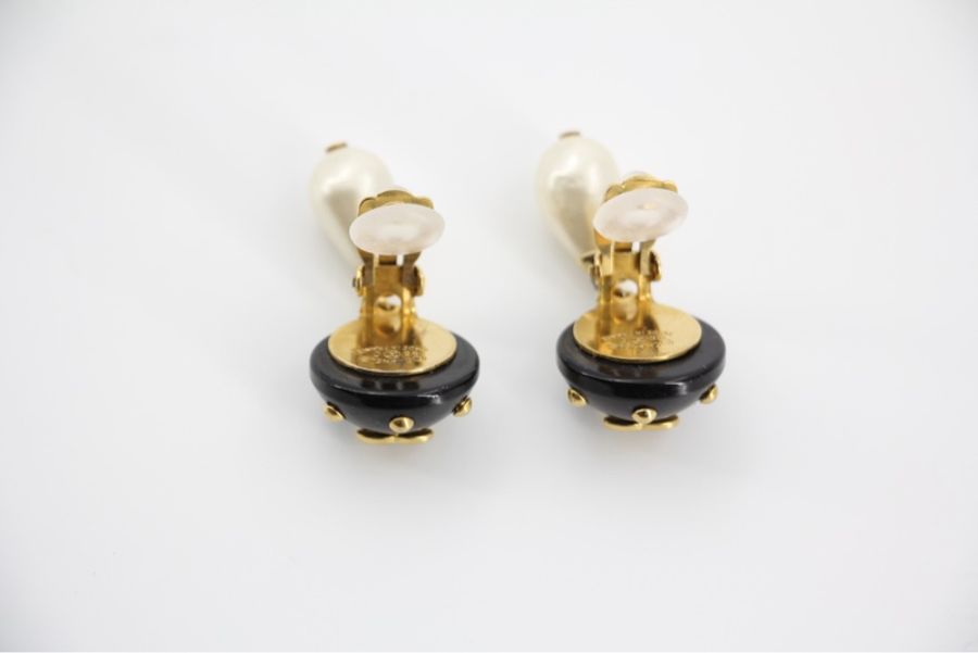 Chanel Vintage 96C 樹脂黑色波點仿珍珠吊墜耳環-5