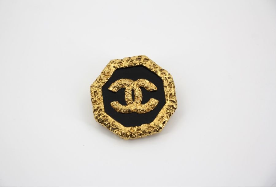 Chanel Vintage 93A 熔岩八角黑金色胸針-1