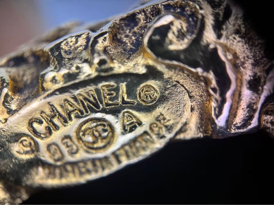 Chanel Vintage 93A 熔岩八角黑金色胸針-13