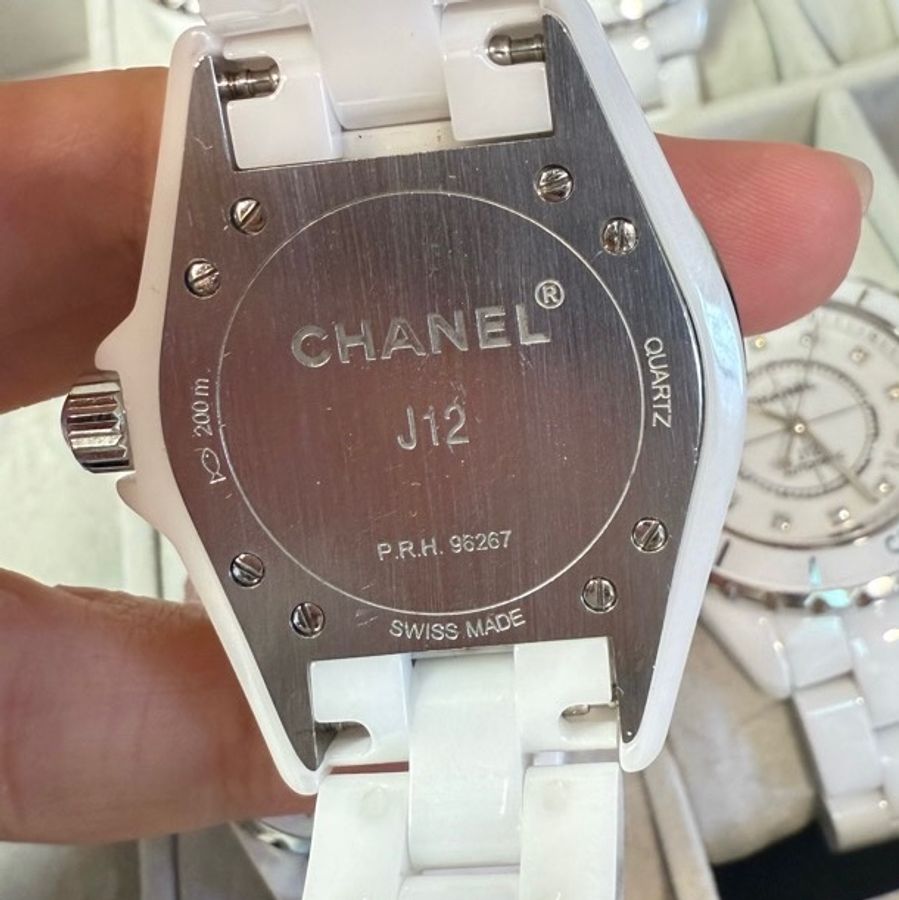 CHANEL 時尚名媛必備 J12 8鑽珍珠母貝款-8