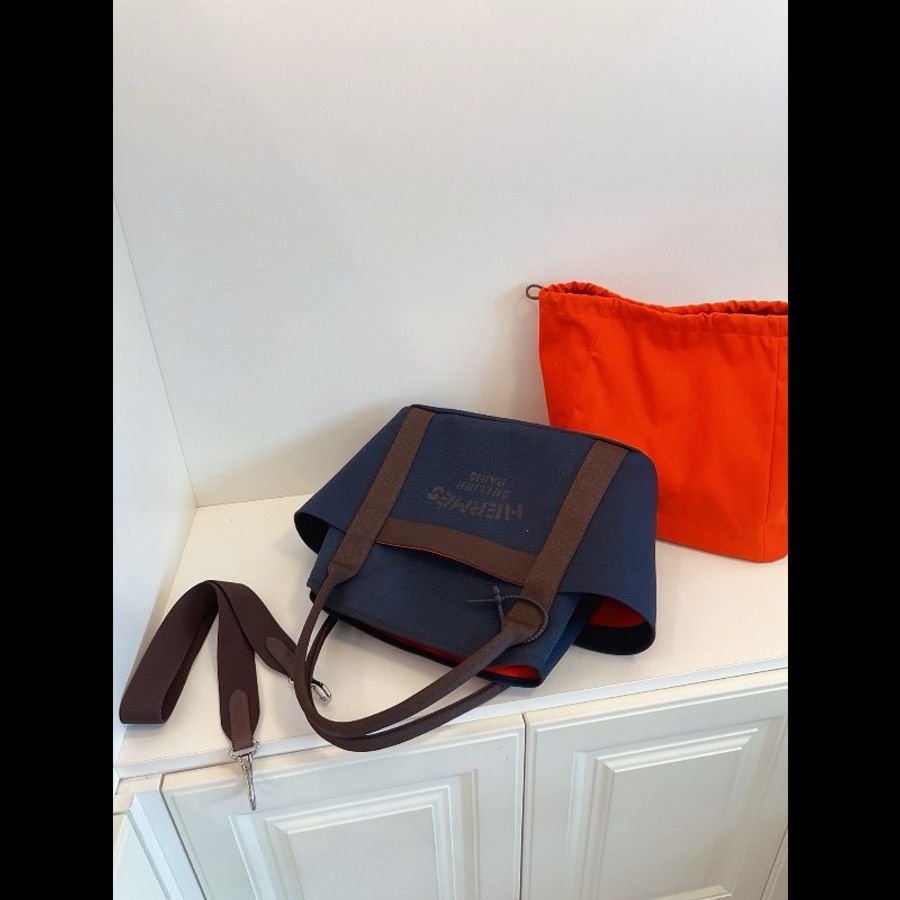 Hermes the grooming bag
午夜藍拼烏木色 馬術包-5