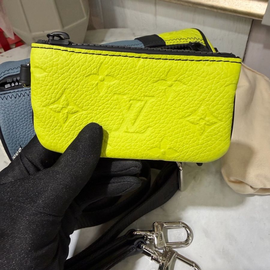 LV 藍牛皮拚黃白牛皮壓紋Polochon銀釦肩斜背包M59927-9