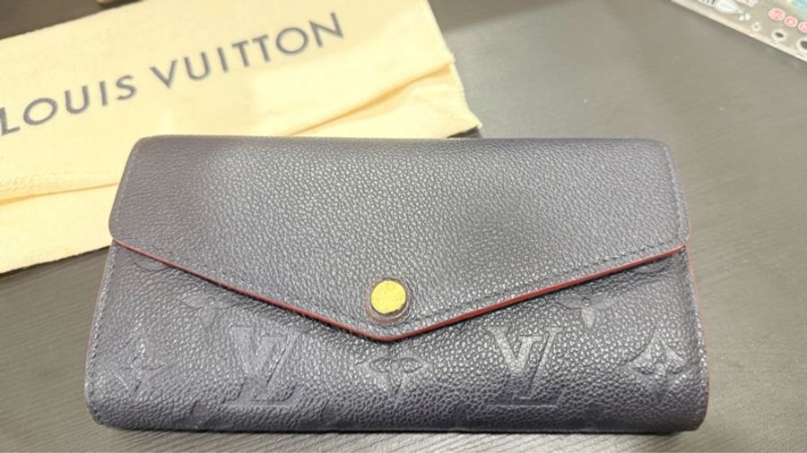 Louis Vuitton 深藍壓紋撞色長夾-9