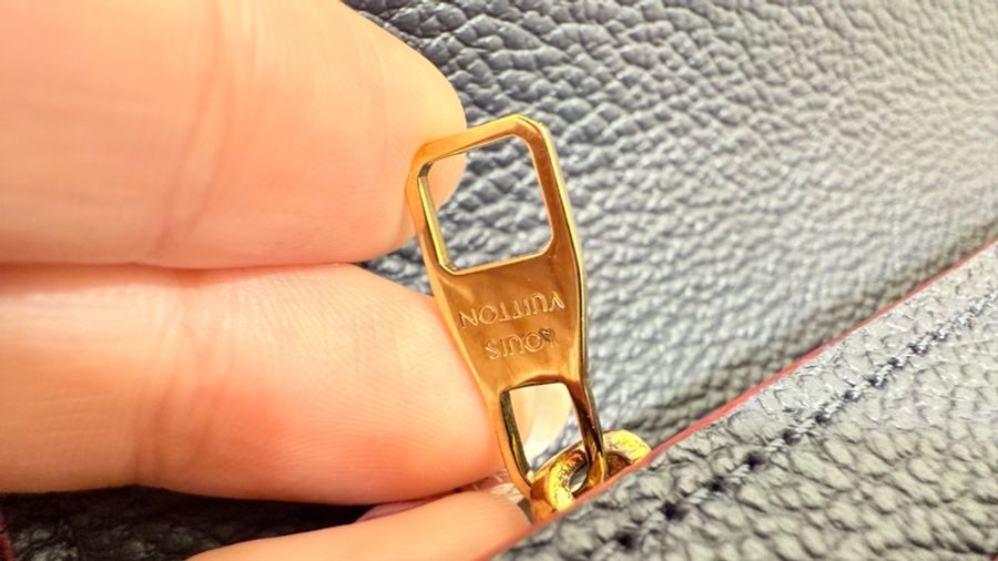 Louis Vuitton 深藍壓紋撞色長夾-16