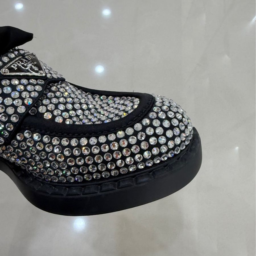 Prada 普拉達 閃鑽三角標樂福鞋-29