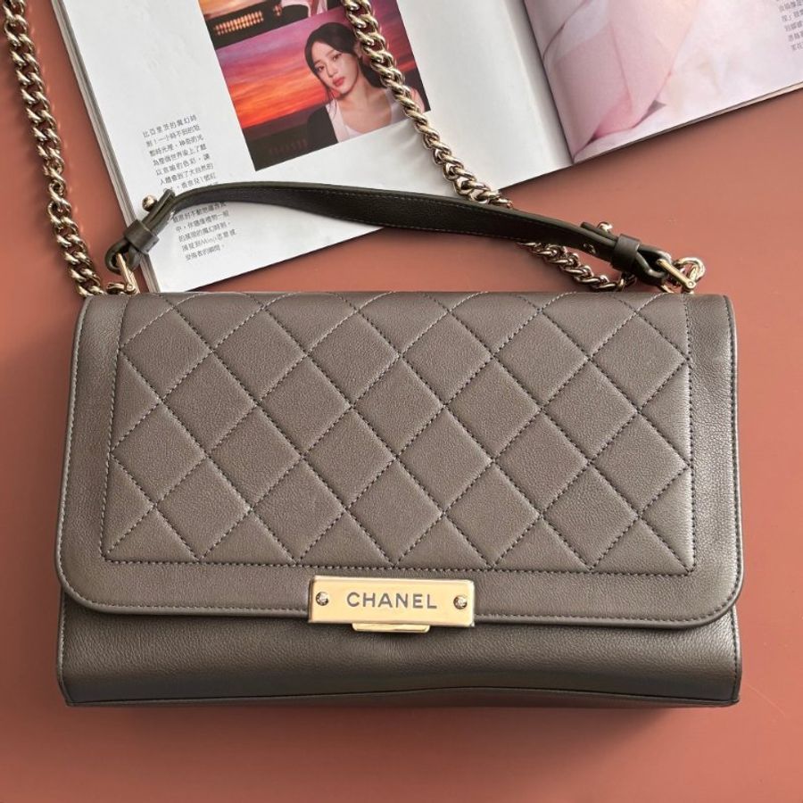 ::CHANEL:: A93703 灰色菱格牛皮金牌下蓋手提側背包 兩用包 上班包 商務包-0