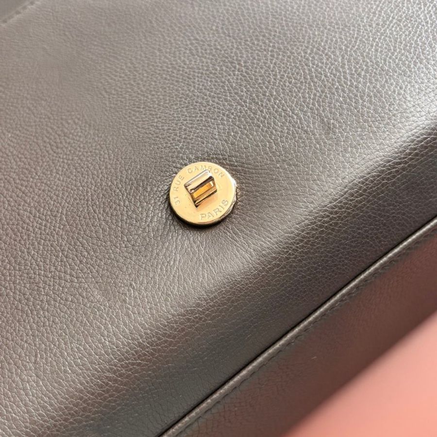 ::CHANEL:: A93703 灰色菱格牛皮金牌下蓋手提側背包 兩用包 上班包 商務包-16