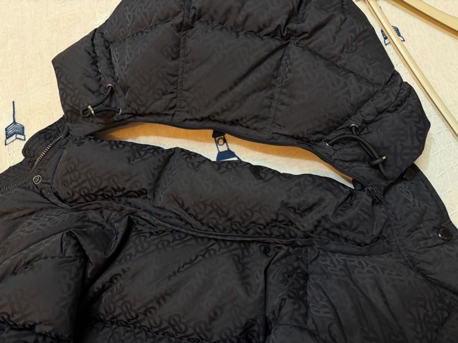 BURBERRY英國黑色TB連帽鵝絨大衣S-10