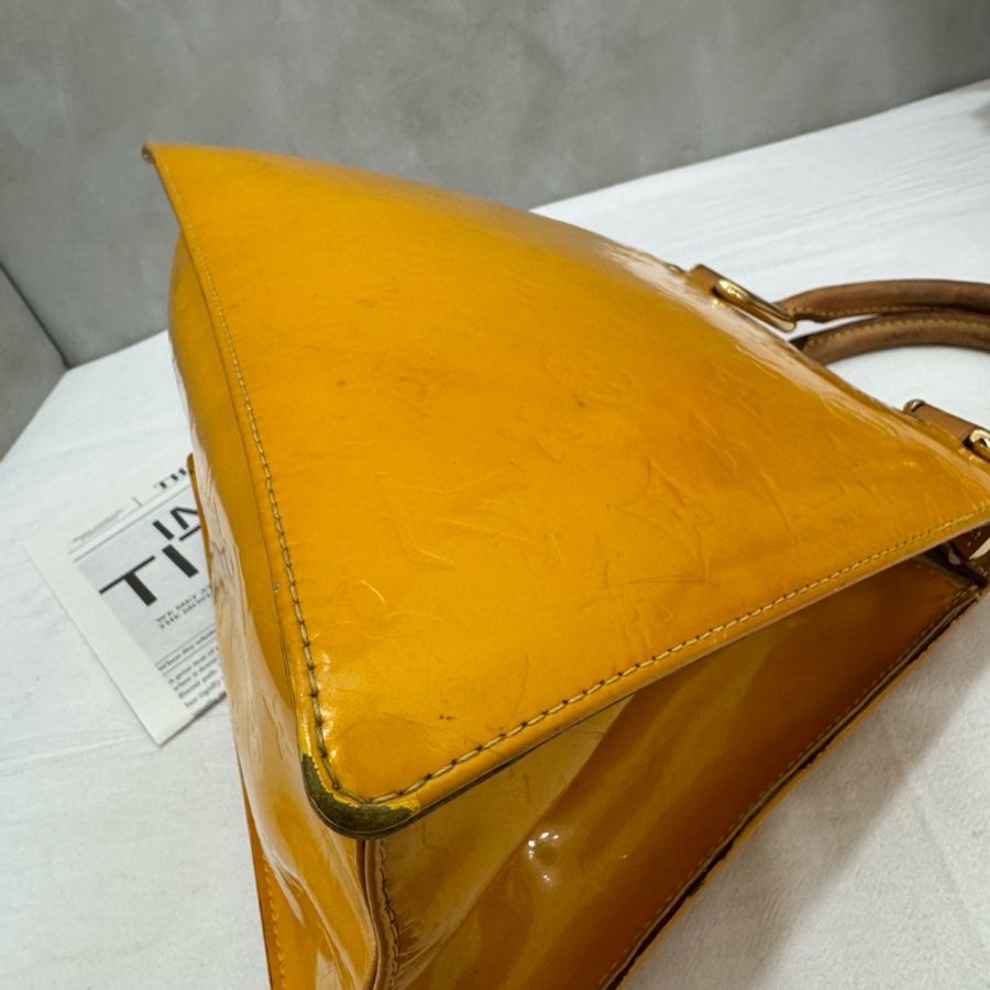 LV 漆皮梯形手提包-11