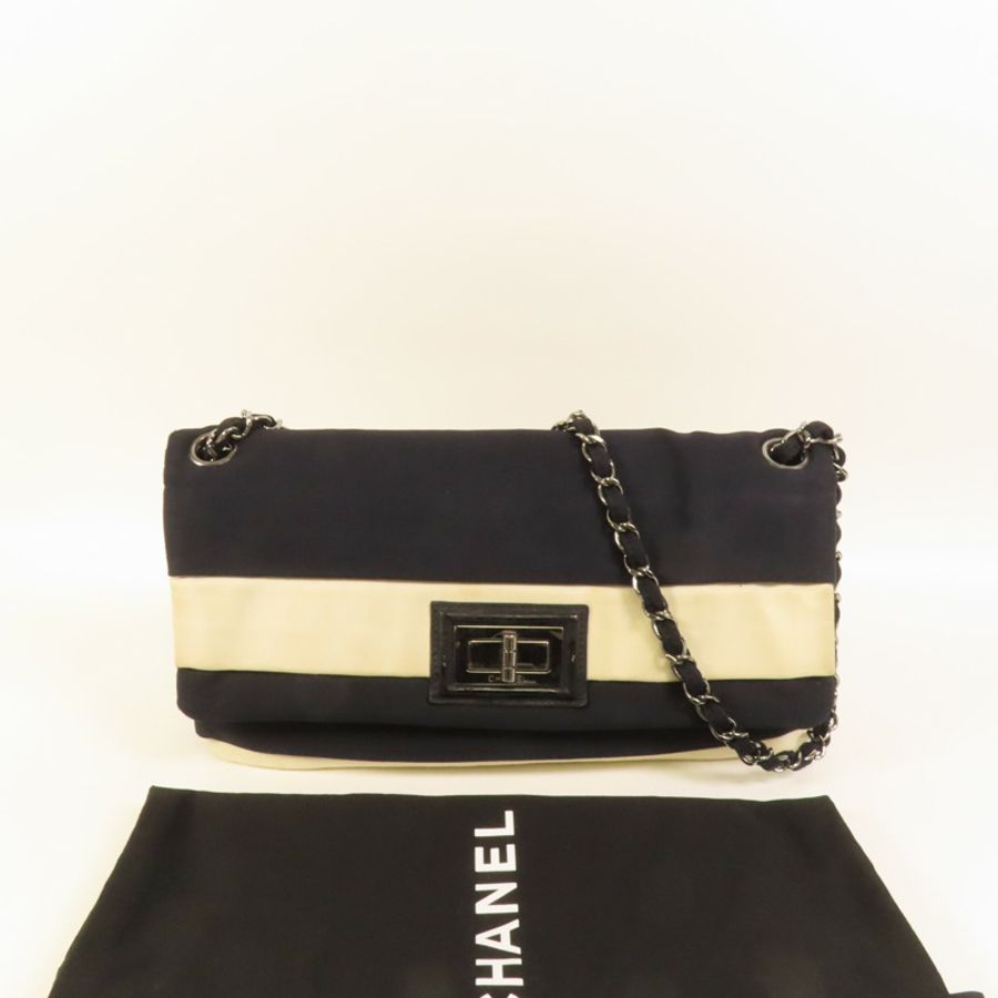 CHANEL 帆布Chain Shoulder銀扣鏈帶肩背袋-9