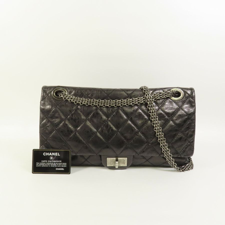 CHANEL 牛皮皮革2.55 Maxi鏈帶肩背袋-11