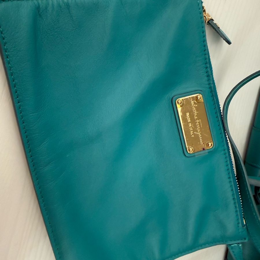 Salvatore Ferragamo孔雀綠手提肩揹兩用包-11