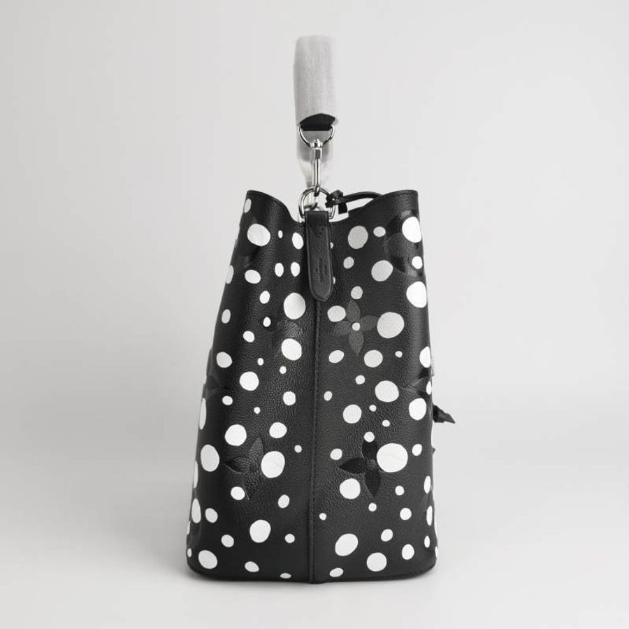 Louis Vuitton (LV) Yayoi Kusama聯名款NEONOE中號牛皮壓紋老花抽繩單肩包 芯片款-3