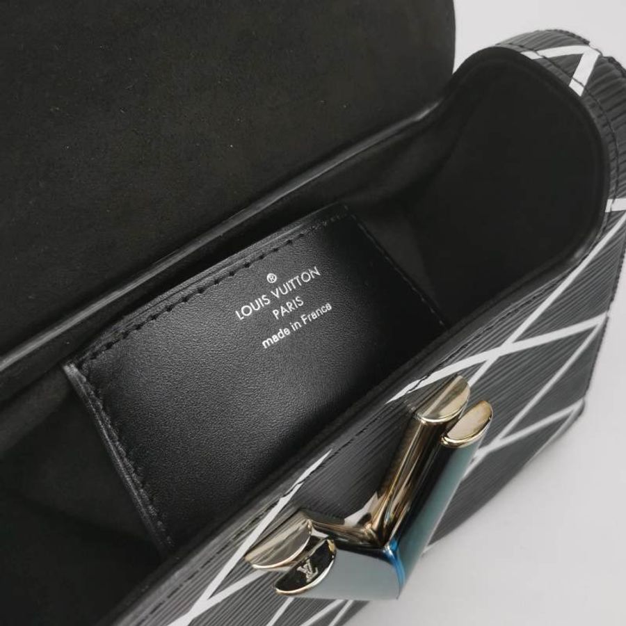 Louis Vuitton(LV)Twist小號牛皮拼色網格LV旋轉鎖扣單肩包-7