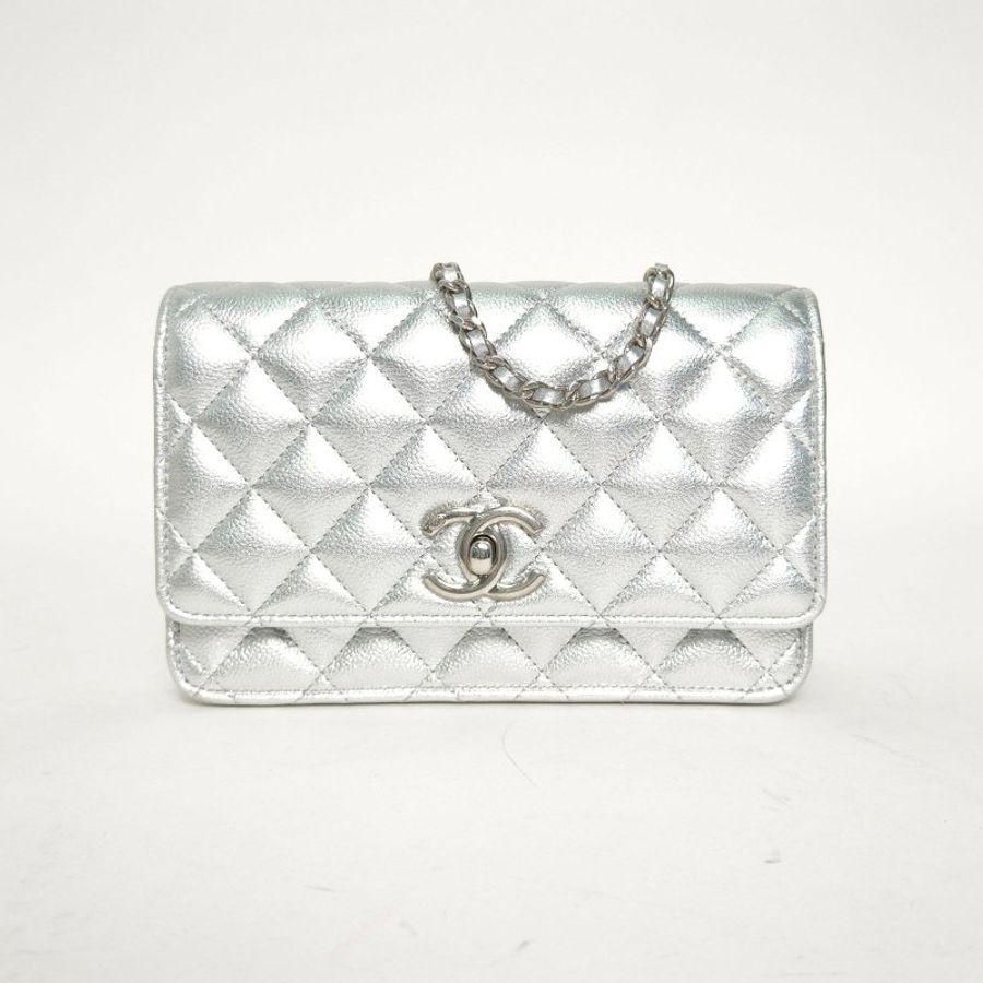 CHANEL CFWOC1925B銀色牛皮晶片開銀扣菱格紋雙C調節肩帶肩背包-0