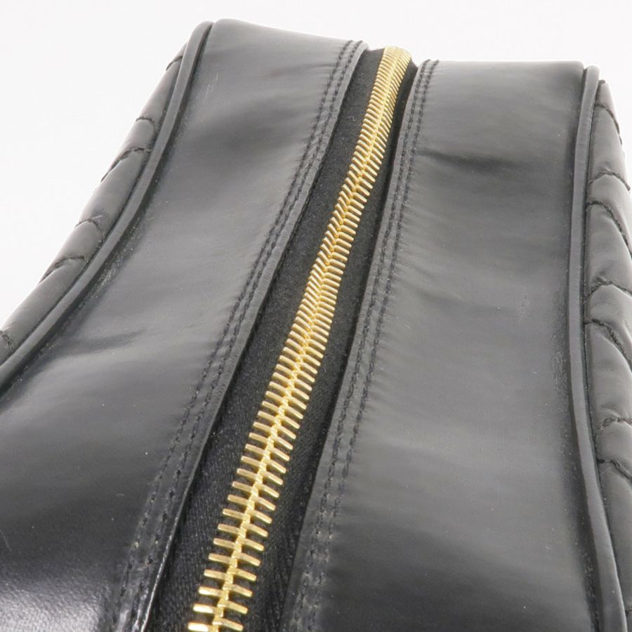 CHANEL 羊皮皮革Pouch金扣手拿包-12