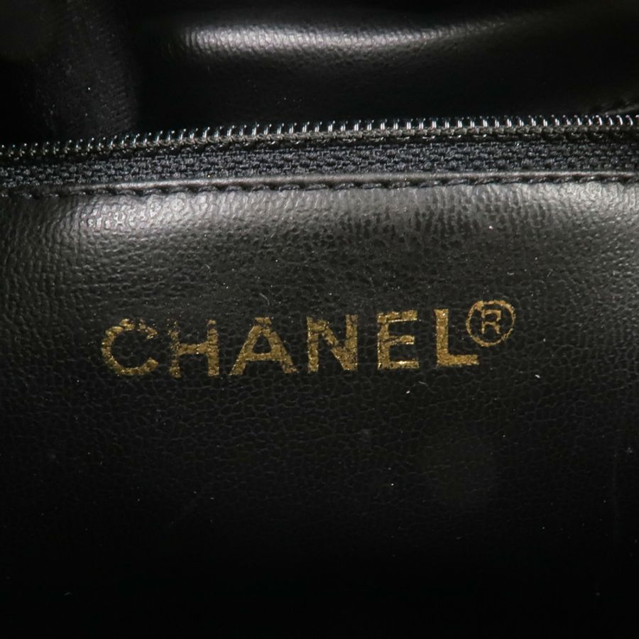 CHANEL 羊皮皮革Pouch金扣手拿包-14