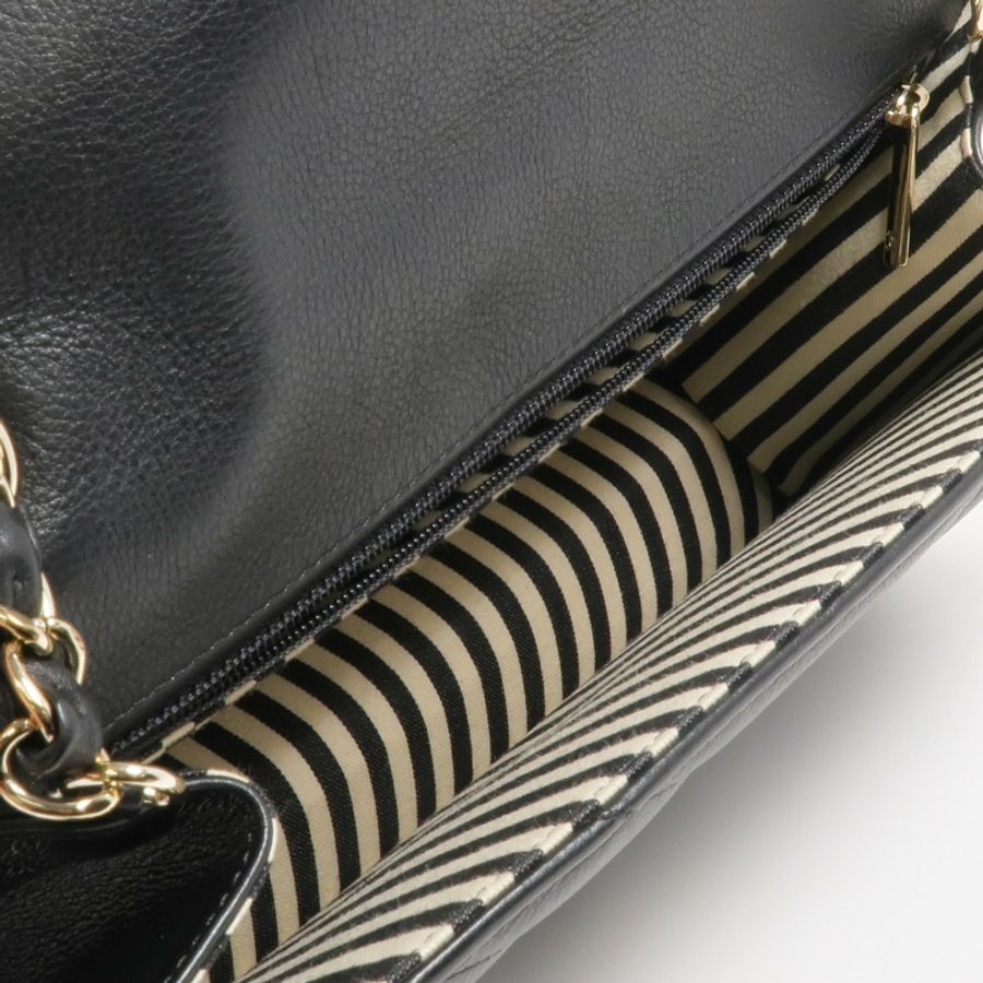 CHANEL 牛皮皮革Chain Shoulder金扣鏈帶肩背袋-12