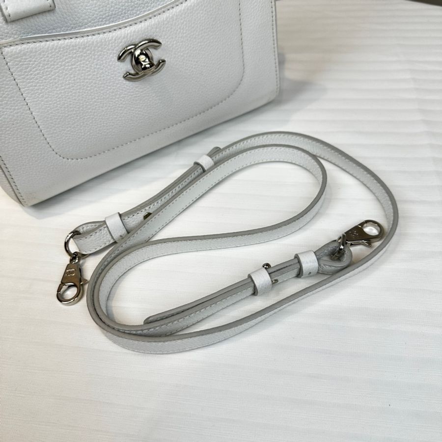 香奈兒/Chanel 白色Neo Executive Tote銀扣牛皮手提斜背包 23x9.5x16.5cm-8