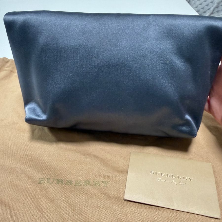 Burberry The Pin 絲質緞面 灰藍色手拿包-6