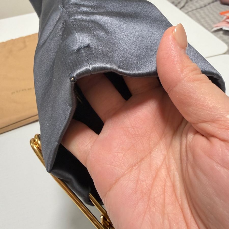 Burberry The Pin 絲質緞面 灰藍色手拿包-18