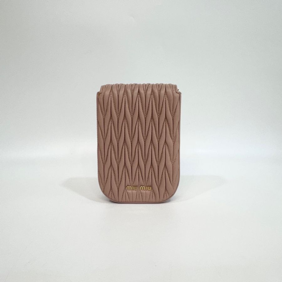 💗miu miu粉色金扣羊皮matelasse mini bag 手機包-6