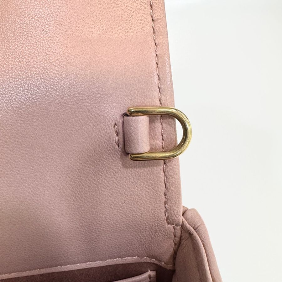 💗miu miu粉色金扣羊皮matelasse mini bag 手機包-20