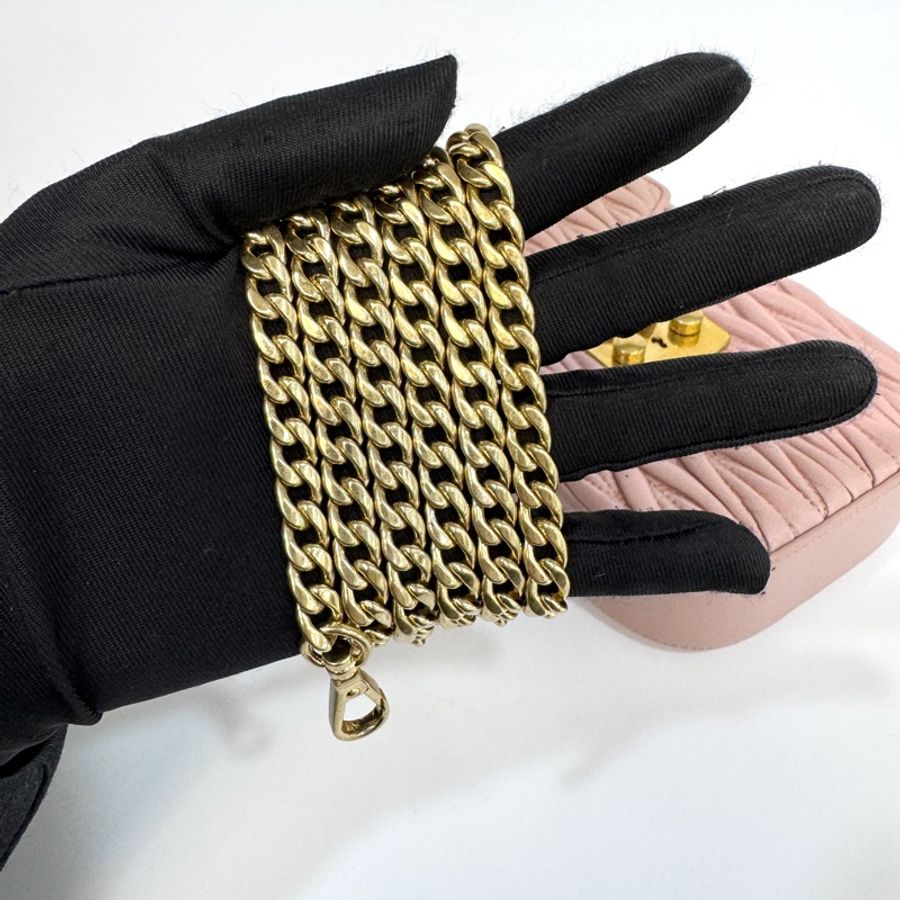 💗miu miu粉色金扣羊皮matelasse mini bag 手機包-23
