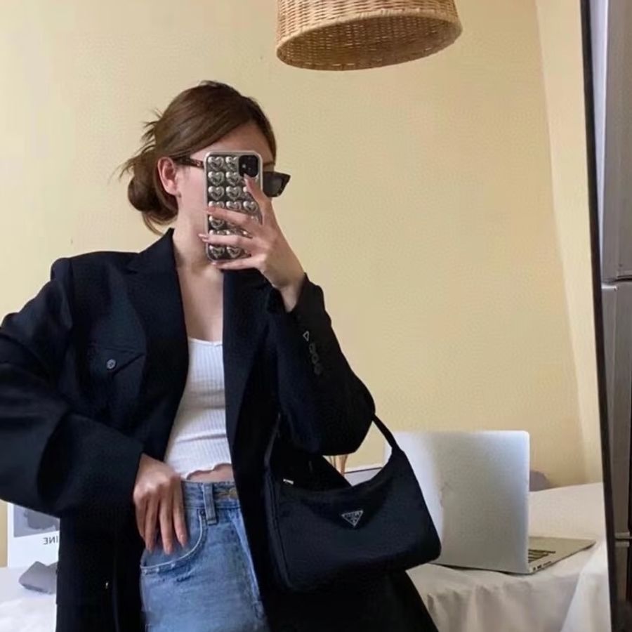 Prada hobo 手提腋下包-1