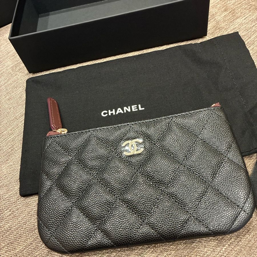 熱騰騰 超好用👍香奈兒Chanel 黑色小皮件 一字拉鍊 零錢包 荔枝片 經典款❤️-0