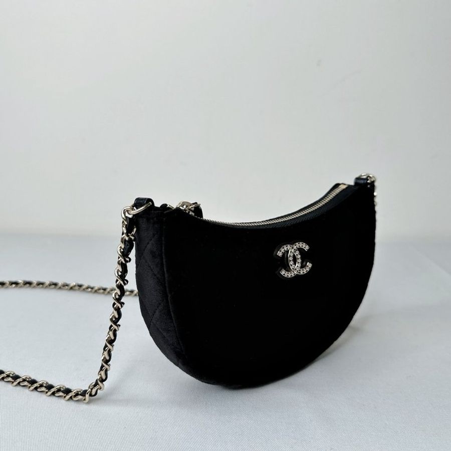 CHANEL 全新VIC絲絨半月鍊條包-4