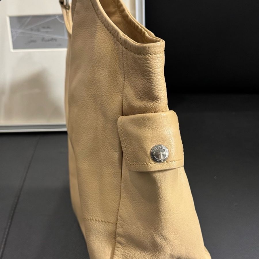 Prada 奶茶色全皮單肩包 尺寸約33*27-5