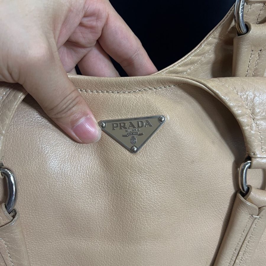 Prada 奶茶色全皮單肩包 尺寸約33*27-9